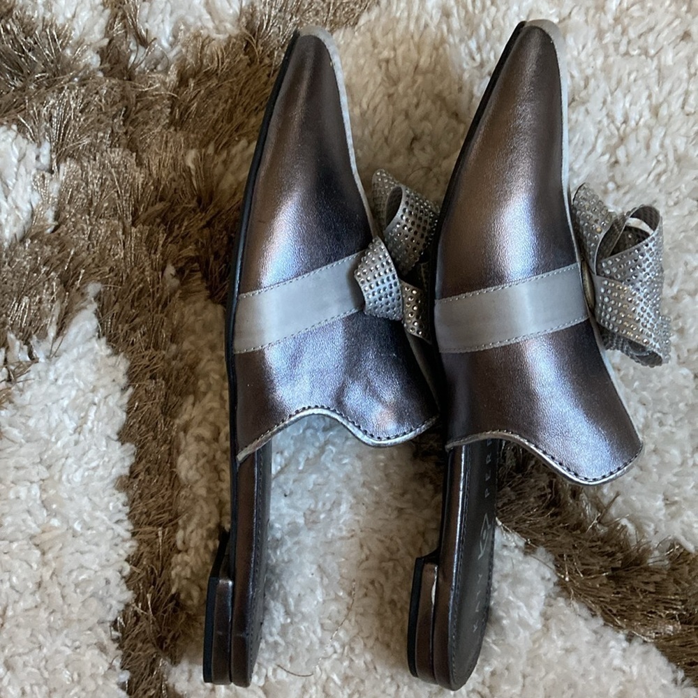 Katy Perry Collections The Stephanie Silver Gift Wrap Bow Mules Slippers Flats - Picture 7 of 9